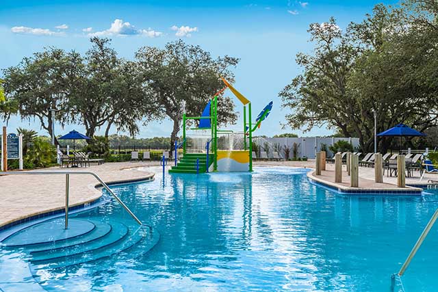 Hồ-bơi-dành-riêng-cho-trẻ-em-trong-khuôn-viên-của-dự-án-Touchstone-(Tampa,-Florida)